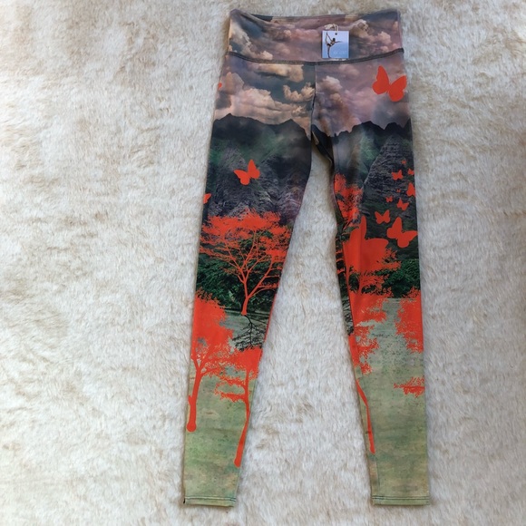 NWT onzie butterfly nature graphic workout legging - Picture 3 of 5